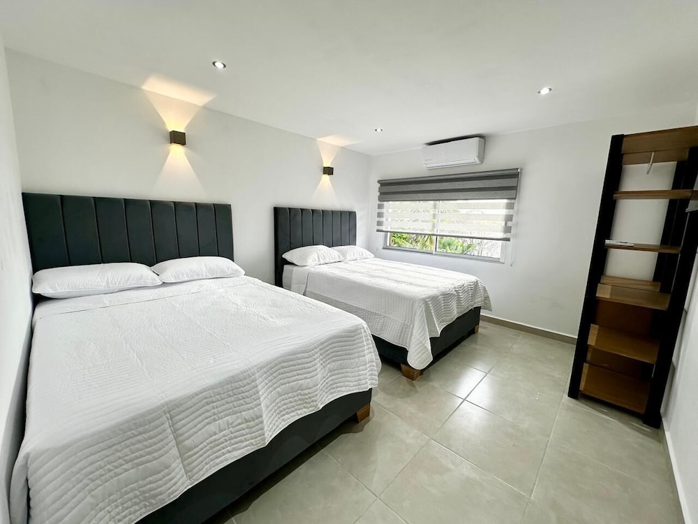 Standard Room, 2 Bedrooms, Beach View, Tower photo 1