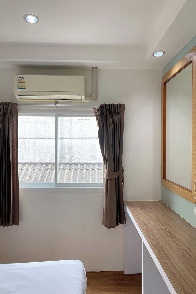 Standard Room with AirCon - Photo 2