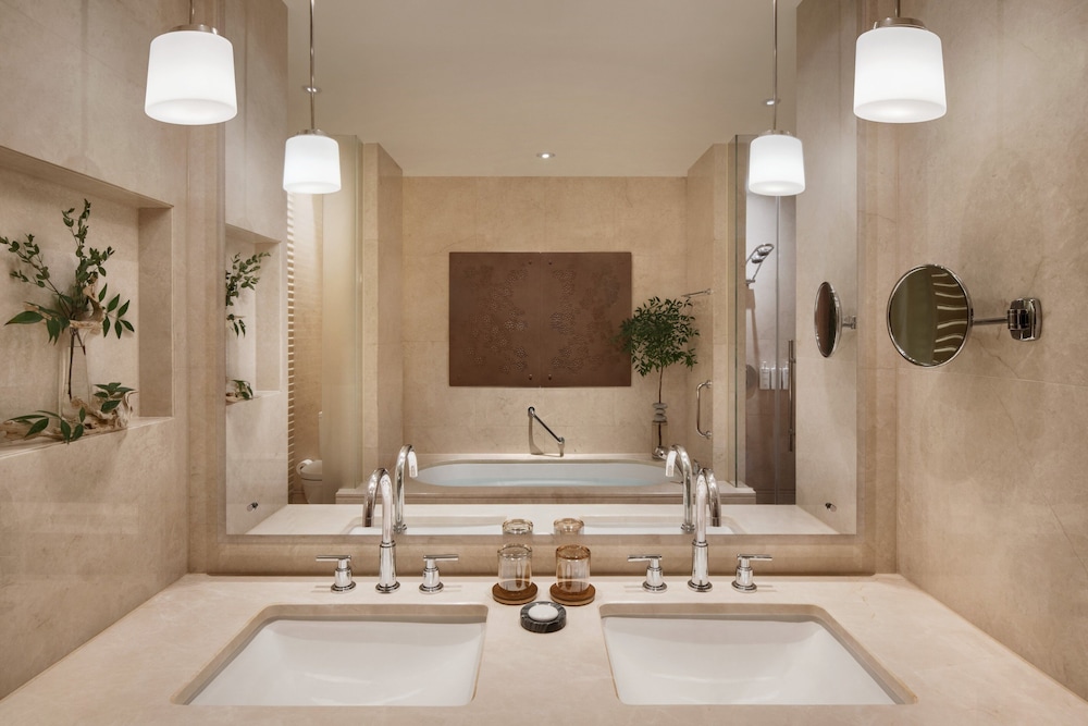 Panoramic Suite, 1 King Bed (Tower) - Photo 2