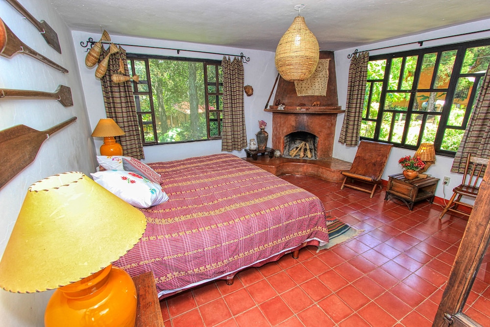 Junior Suite, 1 Queen Bed, Garden View photo 1