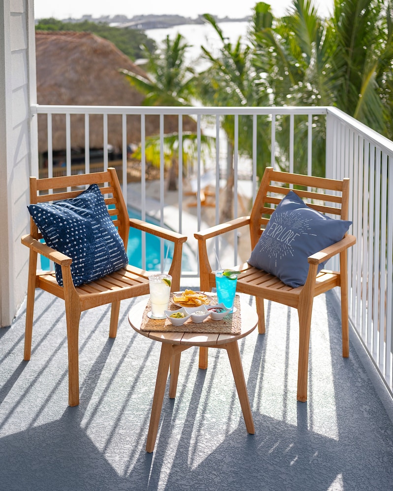 Suite, 1 Bedroom, Pool View - Photo 3