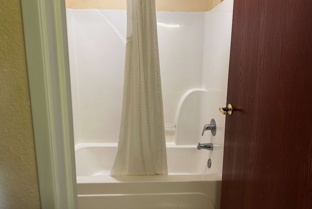 Suite, 1 King Bed, Non Smoking, Hot Tub - Photo 8