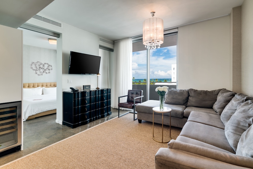 Ocean View  One Bedroom Suite with Balcony - Photo 9