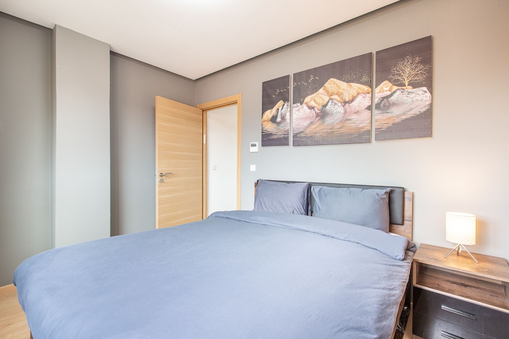 Family Apartment, 3 Bedrooms - Photo 18