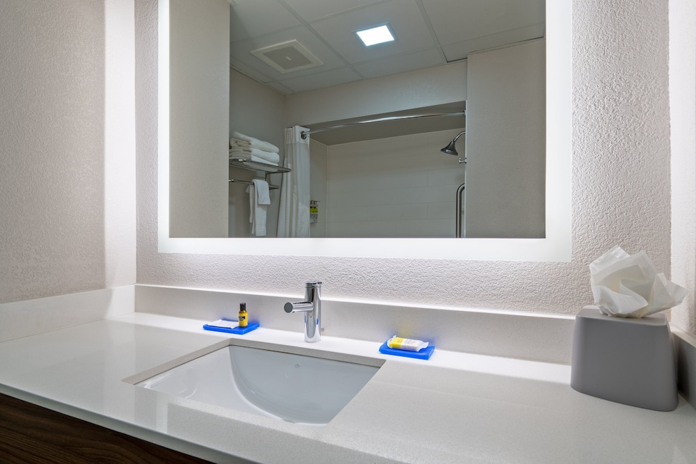 Standard Room, 1 Bedroom, Accessible (Comm, Access Tub) - Photo 7