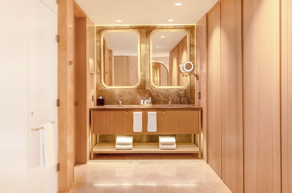 Seductive Tropical View Jacuzzi Suite - The Eden Section photo 2