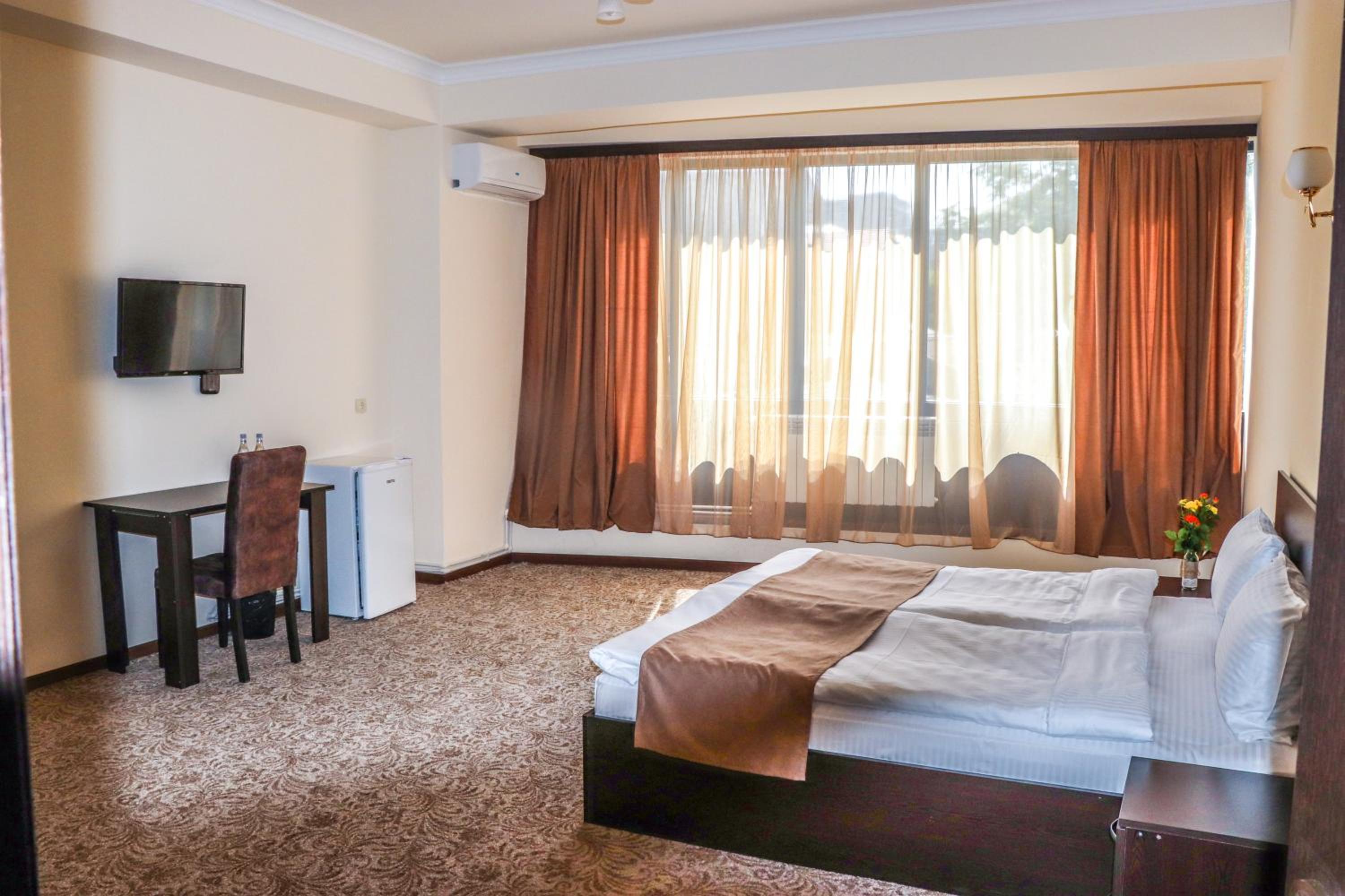 Large Double Room photo 1