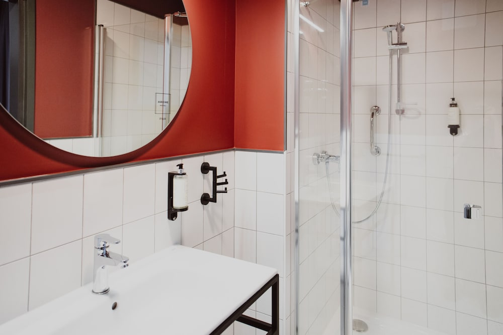 Basic Apartment - Photo 4