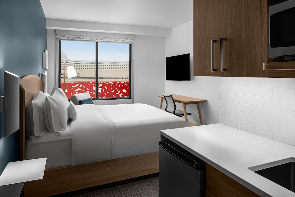 Suite, 1 Bedroom - Photo 5