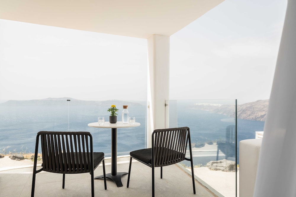 Rocabella Suite Caldera View with Outdoor Mini Plunge Pool for 6 Guests - Photo 7