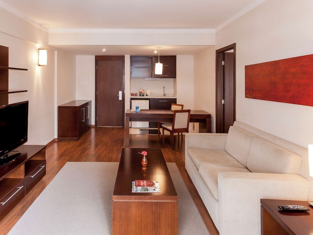 Junior Suite, 1 King Bed With Sofa Bed photo 1