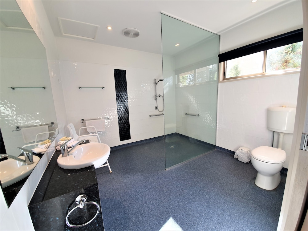 Standard Cabin, 2 Bedrooms, Non Smoking, Kitchen (Disabled Friendly) photo 3