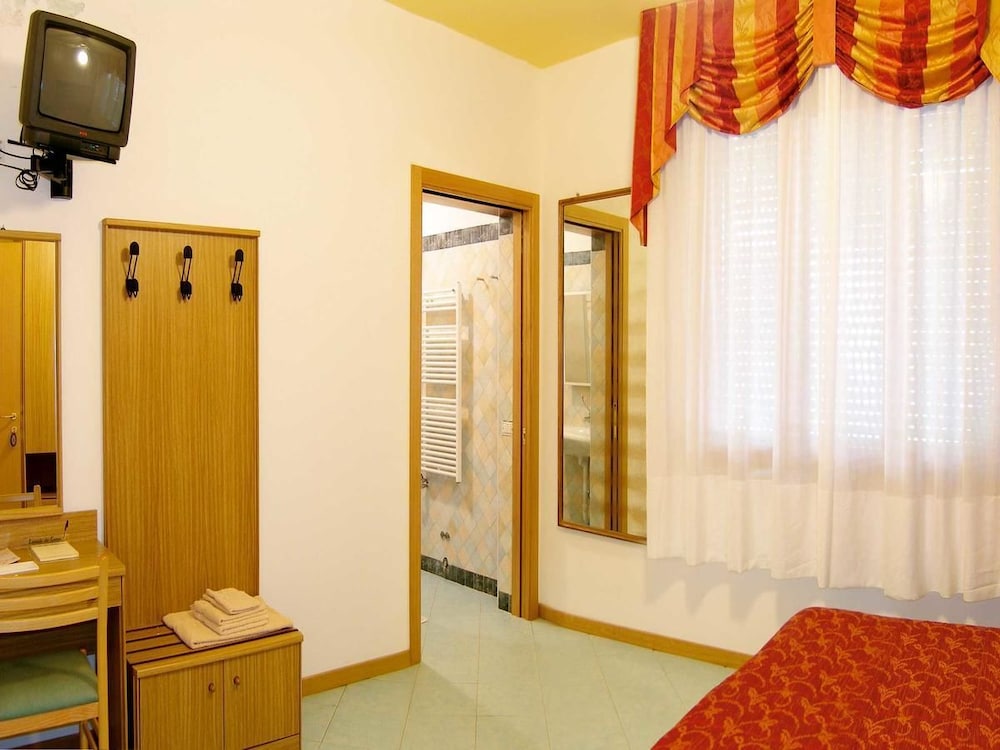 Double or Twin Room photo 2
