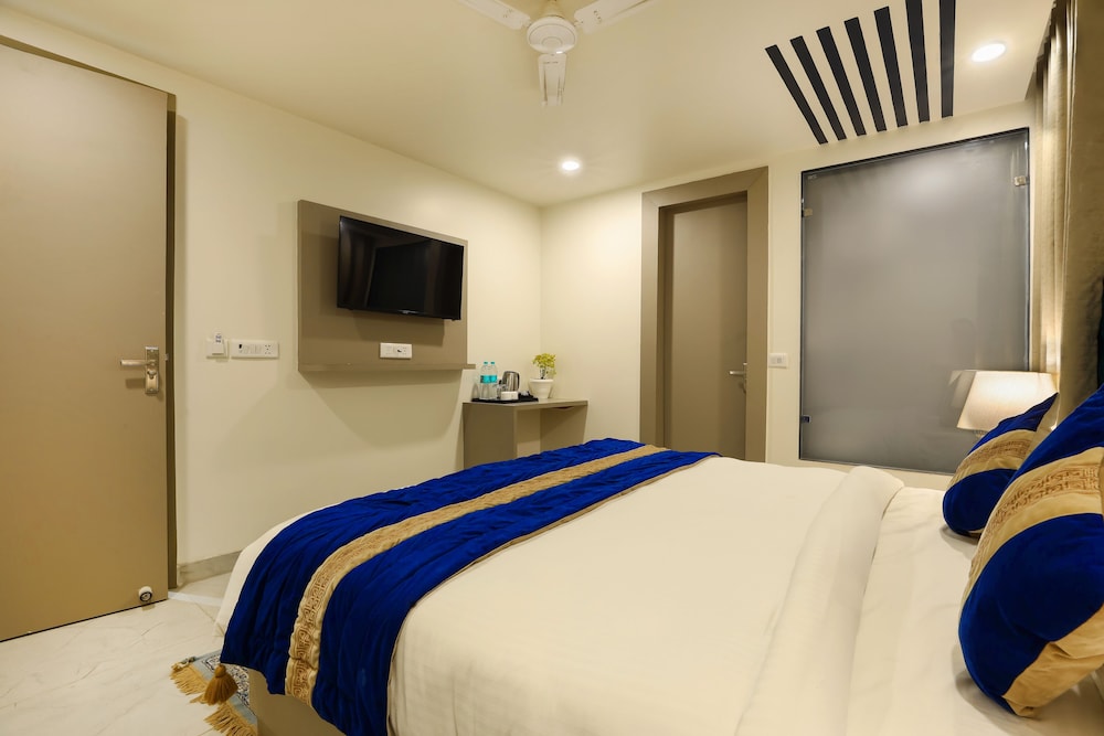 Deluxe Double Room - Photo 11