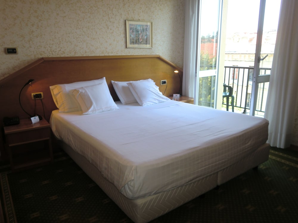 Double Room, Non Smoking photo 2
