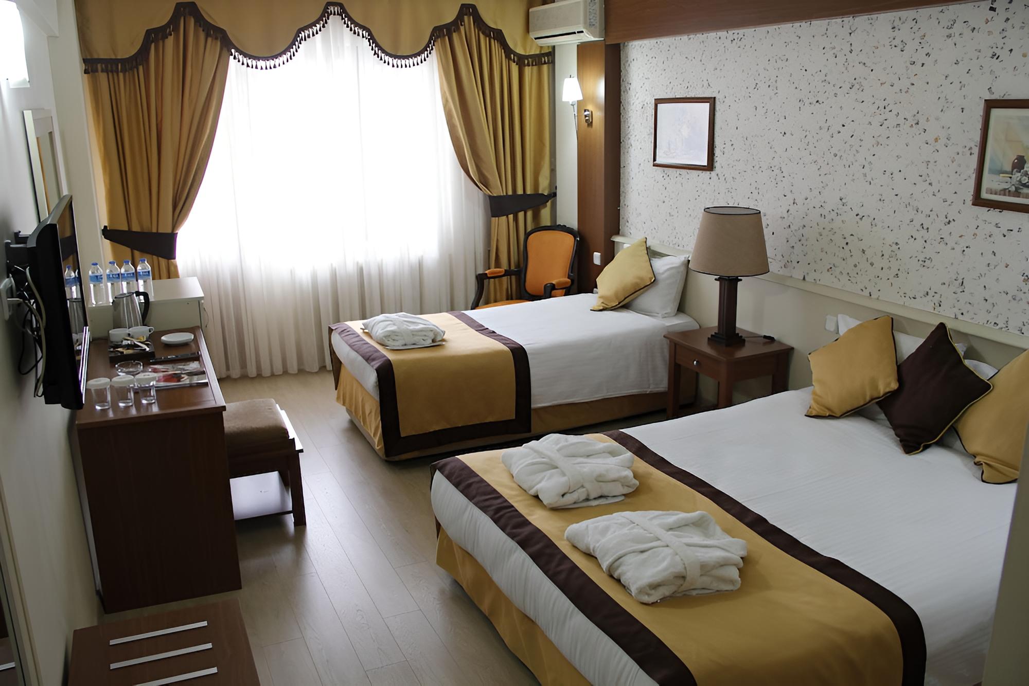 Triple Room with Balcony photo 3