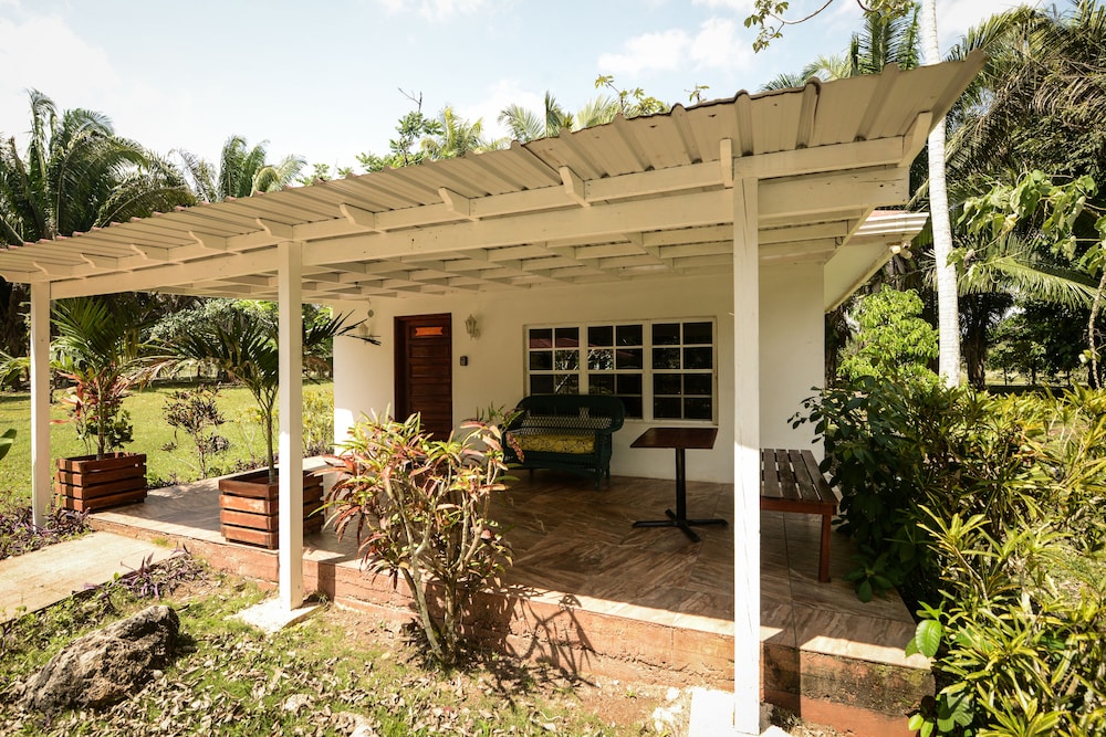 Comfort Cabin, 1 King Bed with Sofa bed, Kitchenette, Pool View photo 2