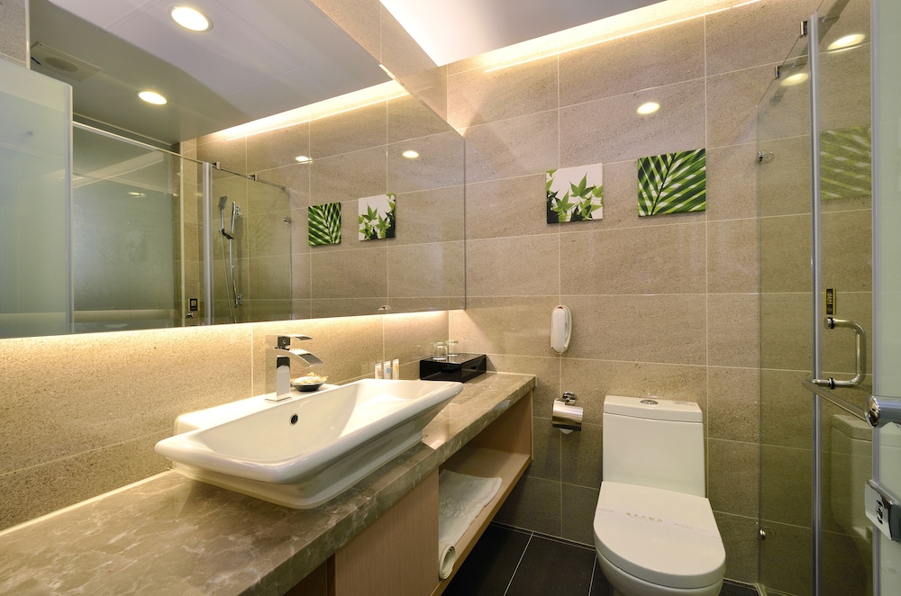 Deluxe King Room photo 3
