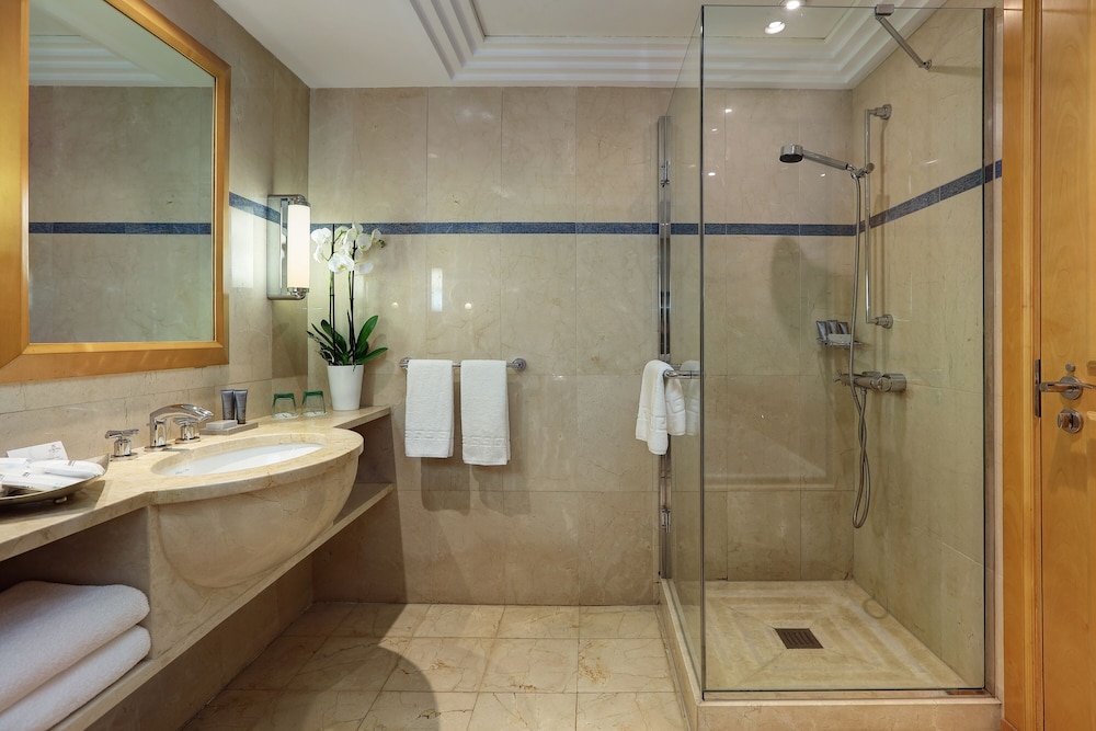 Suite, 1 King Bed, Sea View (Diplomatic) - Photo 2