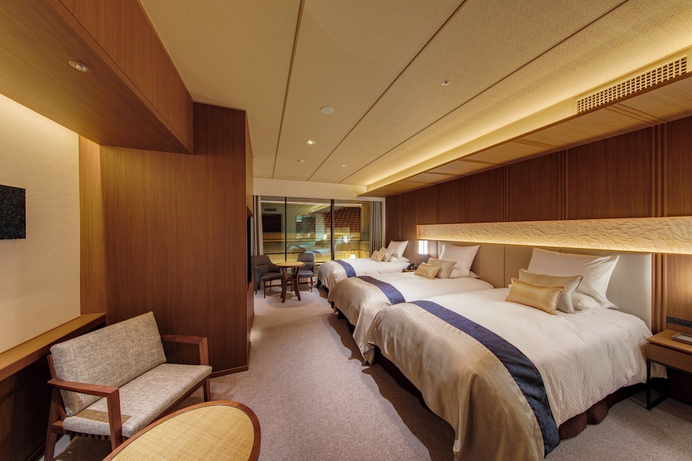 Deluxe Triple Room, Non Smoking - Photo 1