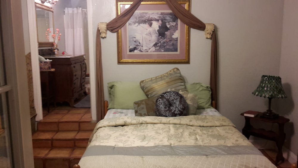 Bass Lake #8, 1 Queen Bed photo 1