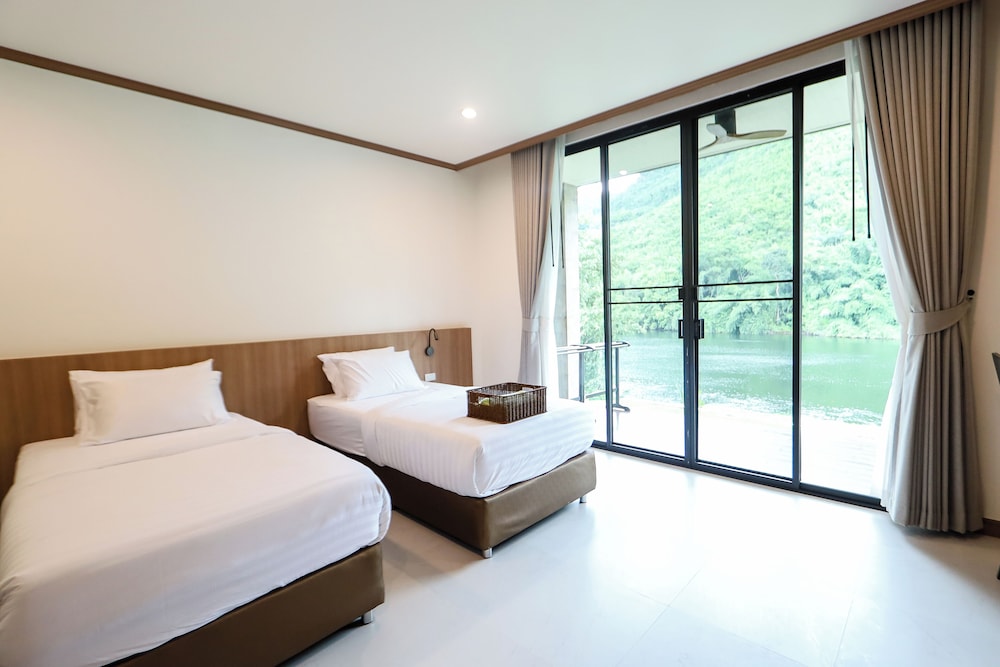 Deluxe Twin Room - Photo 16