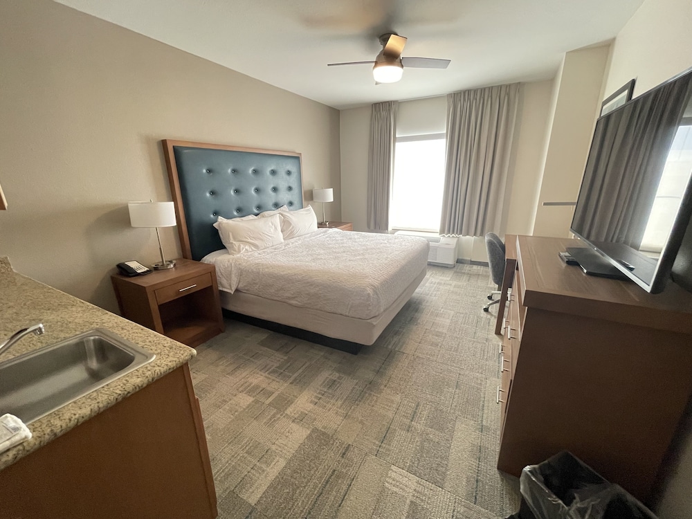 Room, 1 King Bed, Non Smoking - Photo 5