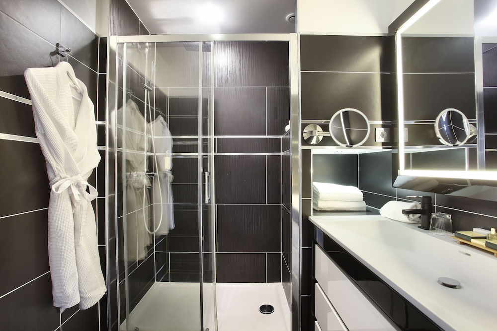 Prestige Triple Room - Photo 3