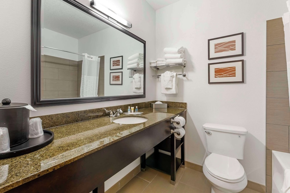2 Queen Beds, Suite, Nonsmoking, Upgrade - Photo 2