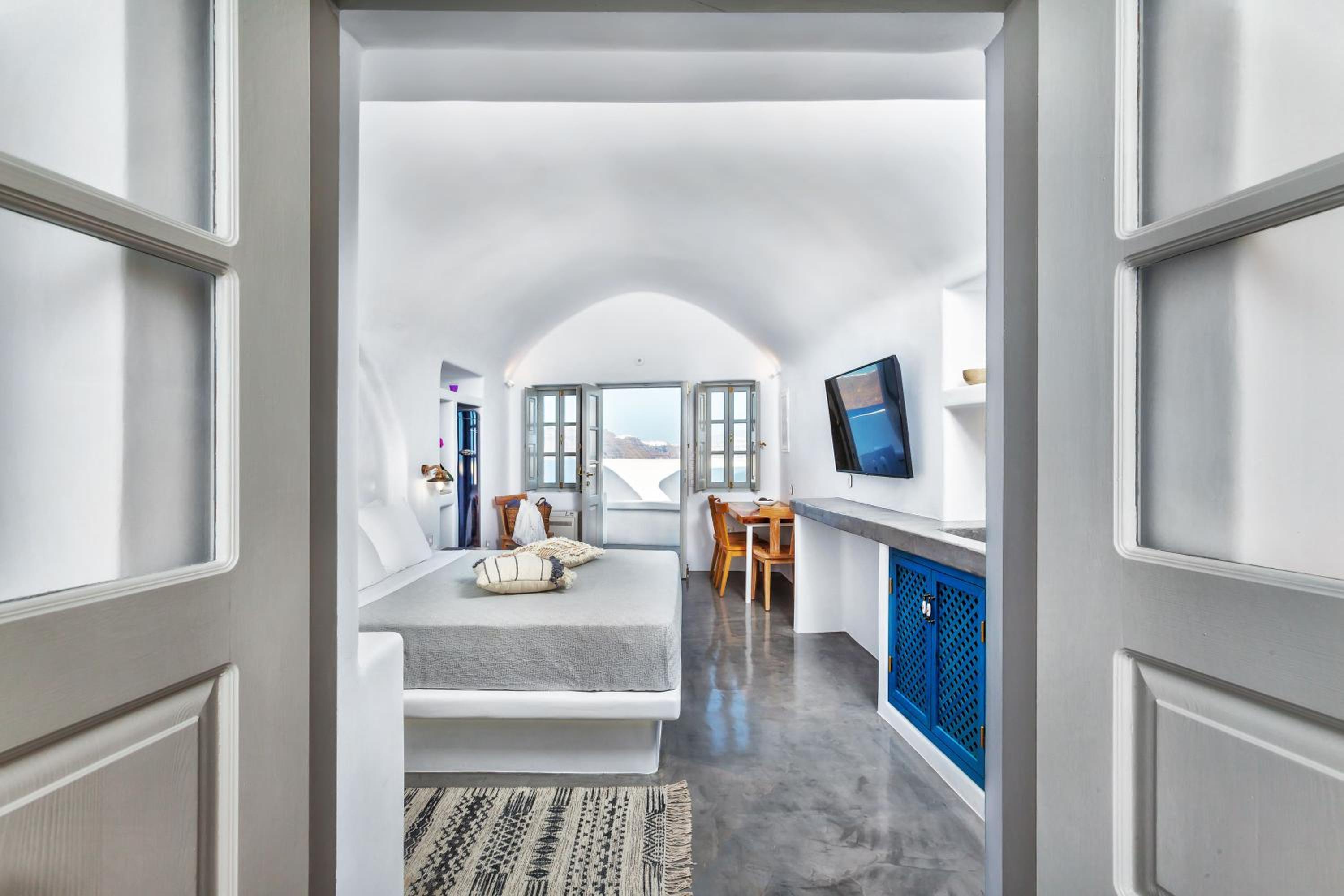 Sapphire Deluxe Suite with Private Hot Tub