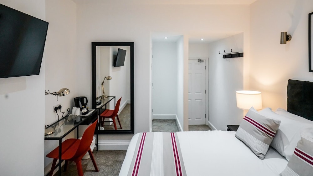Standard Double Room, 1 Double Bed, Non Smoking, Ensuite - Photo 17