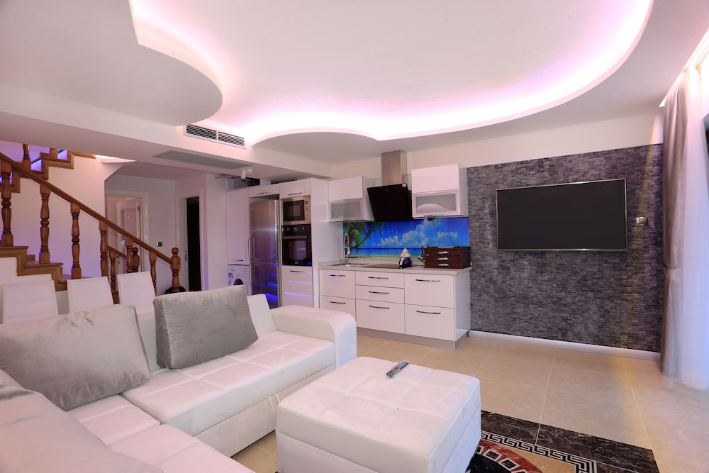 Suite (Penthouse) photo 1