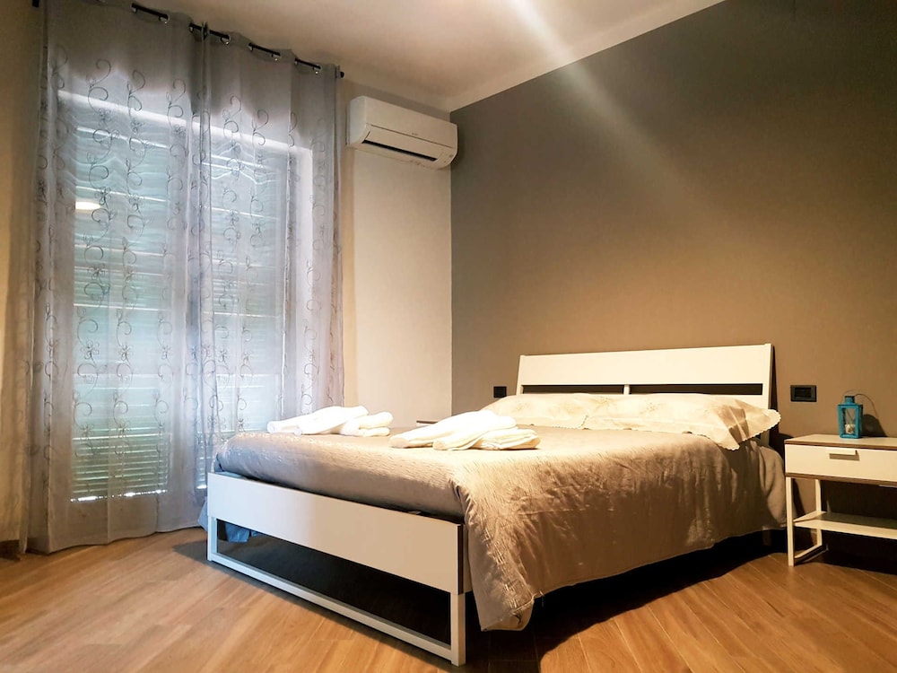 Deluxe Double Room, 1 Queen Bed, Non Smoking photo 1