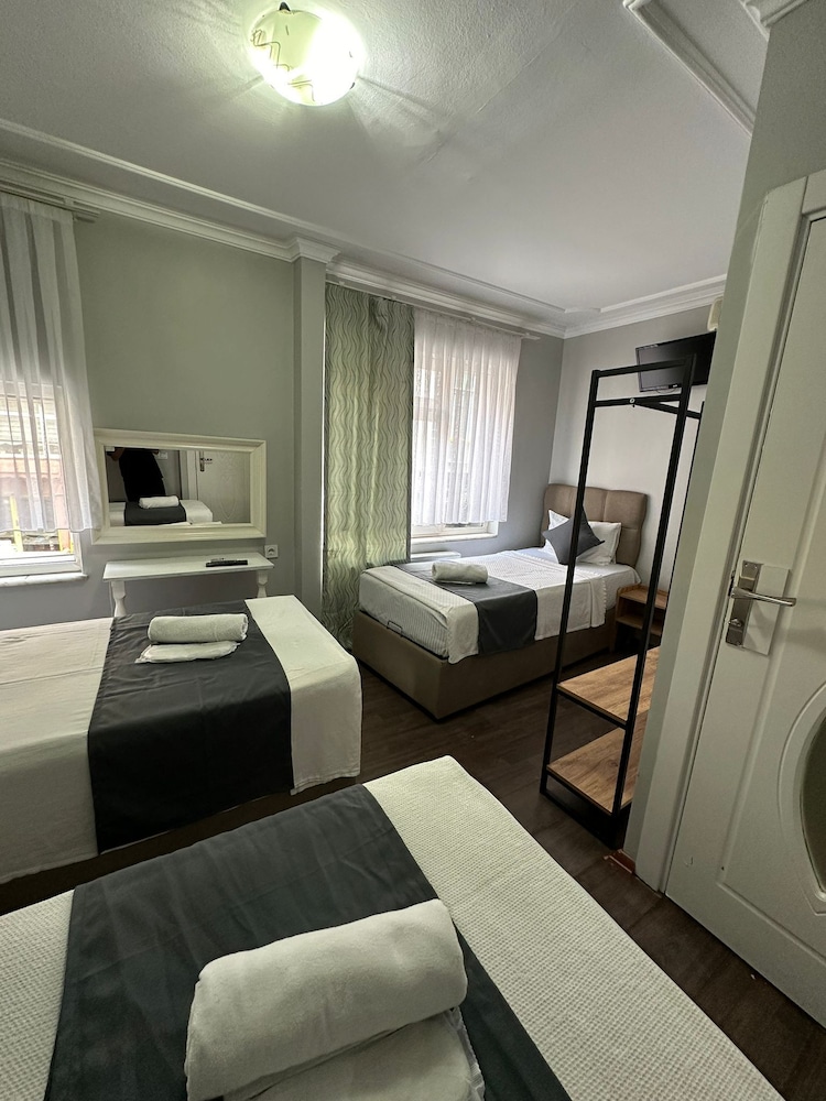 Standard Triple Room, Multiple Beds photo 1