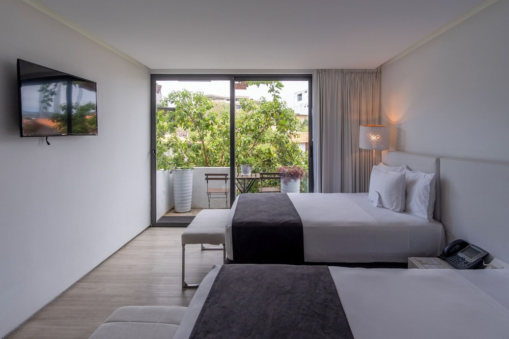 Deluxe Room, 2 Queen Beds, Balcony photo 2