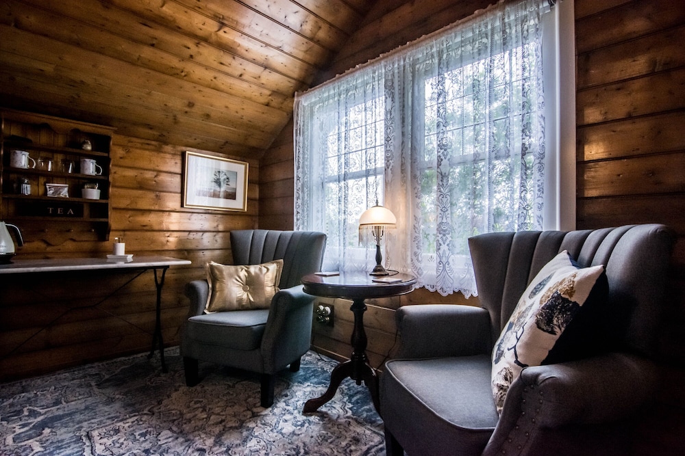 Standard Suite, 1 Bedroom, Non Smoking, Garden View (Suite 1) photo 3