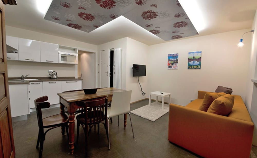 Apartment photo 2