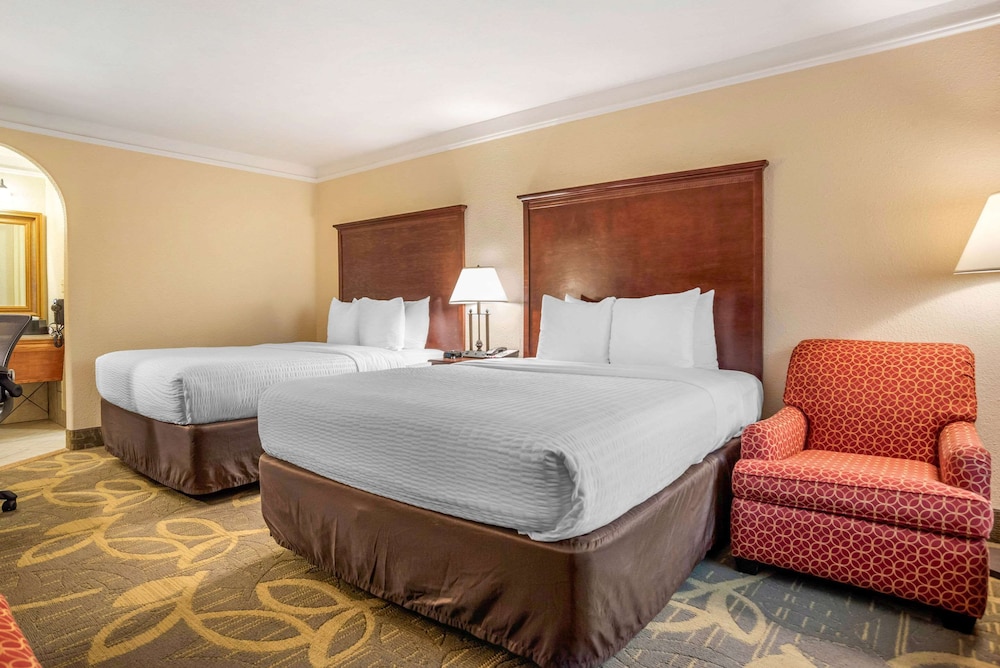 Room, 2 Queen Beds, Non Smoking photo 1
