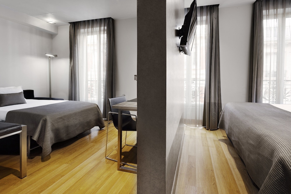 Family Suite (3 People)