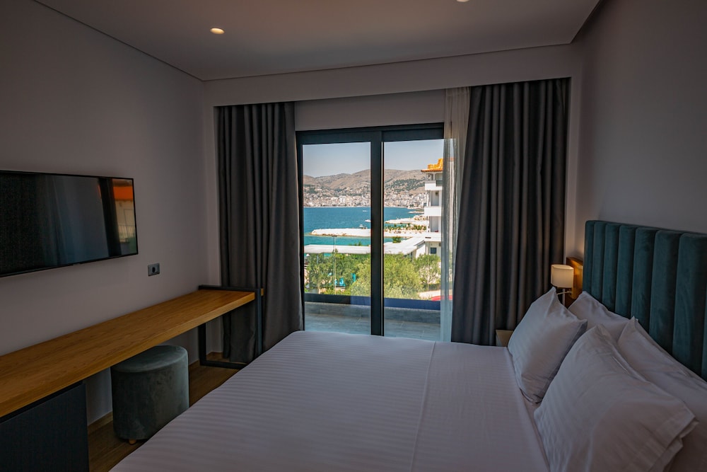 Deluxe Double Room, Partial Sea View
