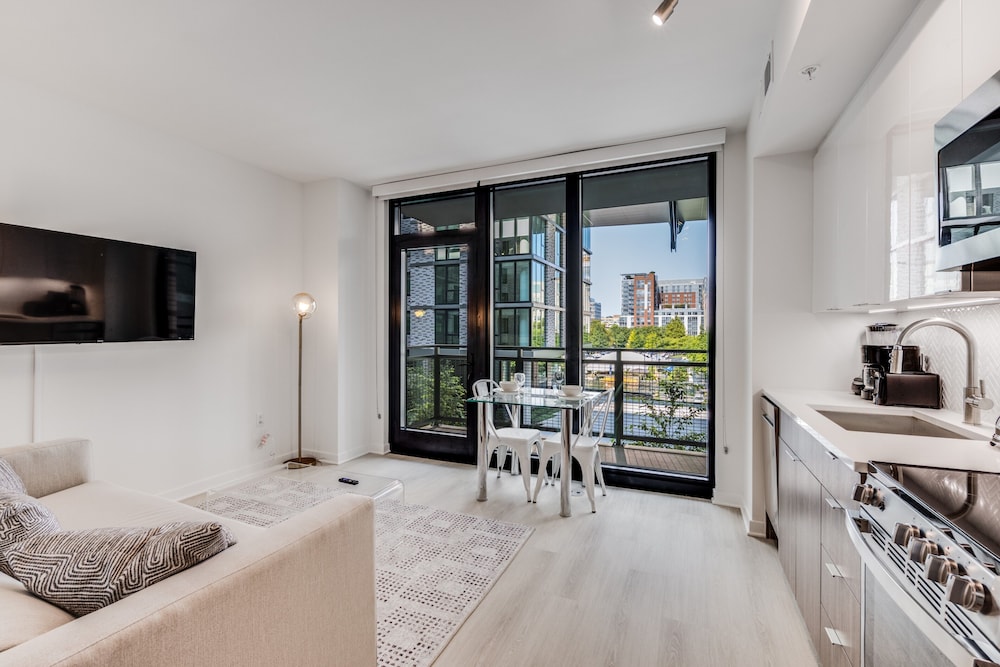 Luxury Apartment, 1 Bedroom, Balcony (Room décor/layout/colors vary by unit) - Photo 1