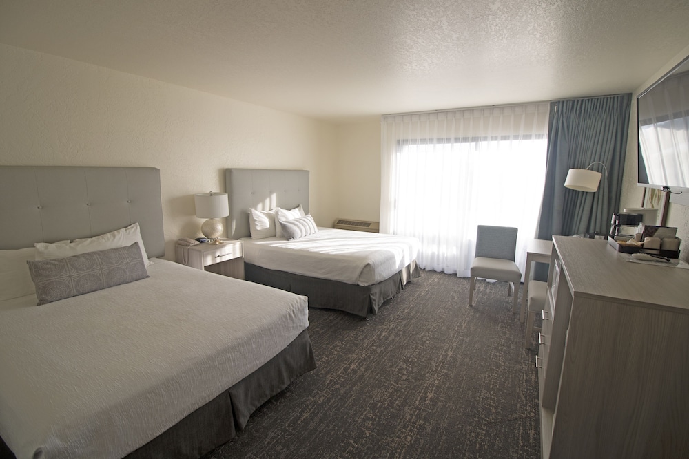 Standard Room, 2 Queen Beds, Balcony