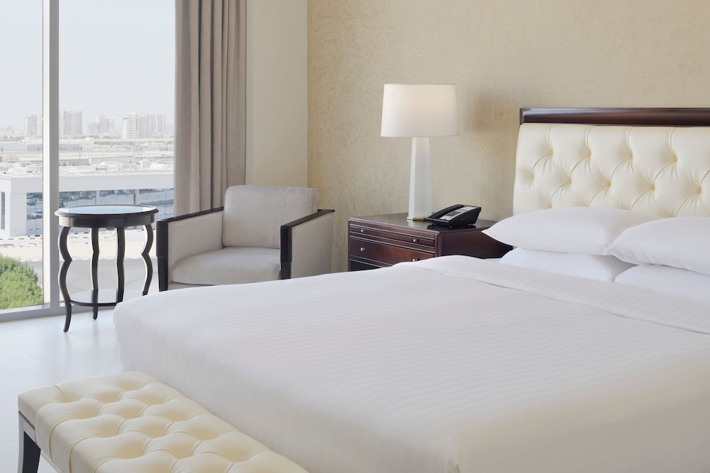 Superior Room, 1 King Bed photo 3