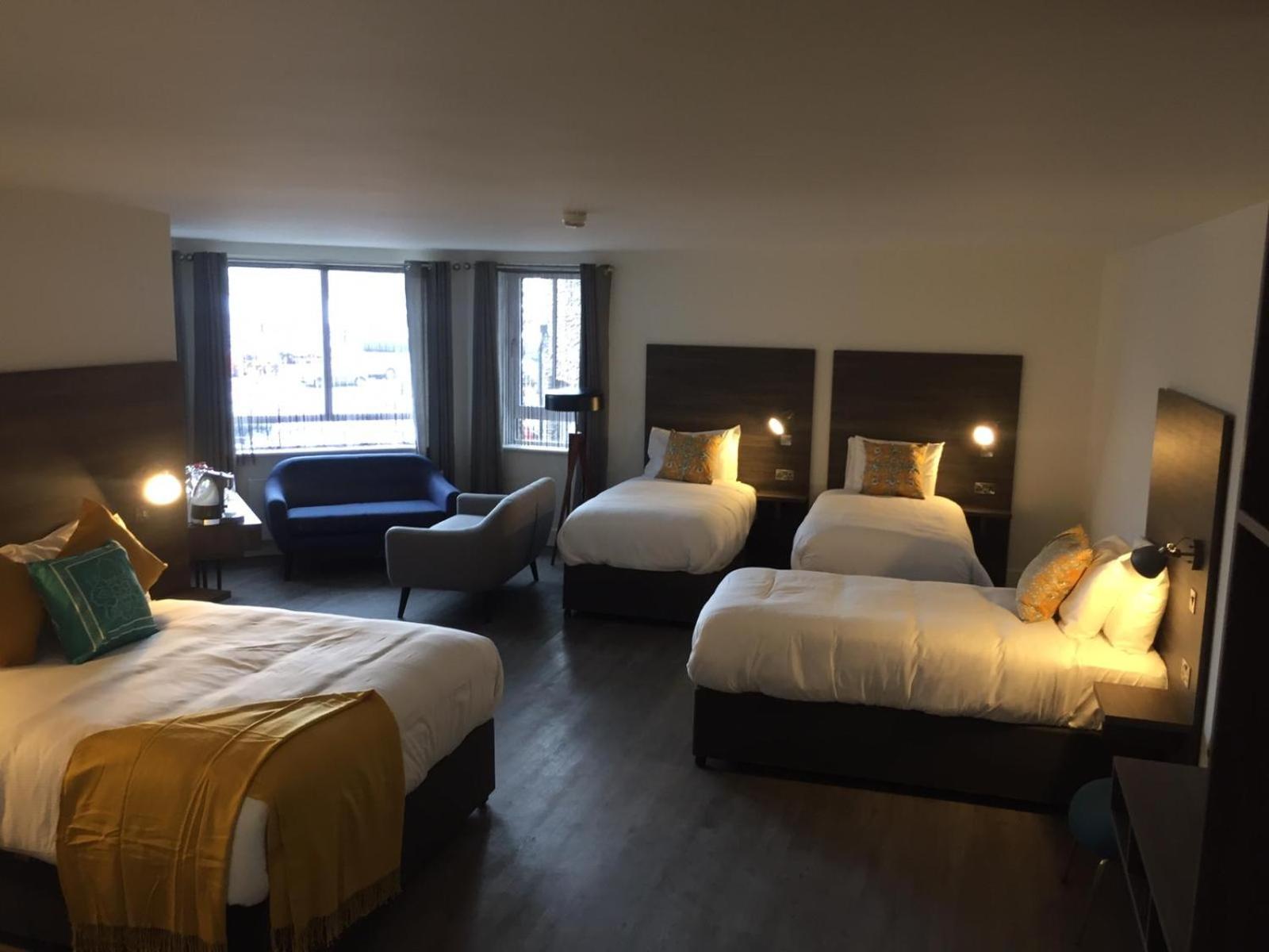 Deluxe Family Suite photo 2