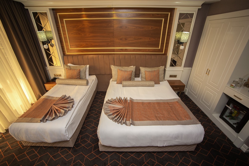 Superior Triple Room photo 2