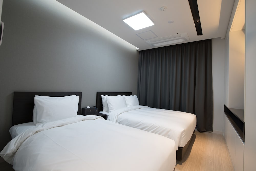 Deluxe Twin Room, Lake View - Photo 1