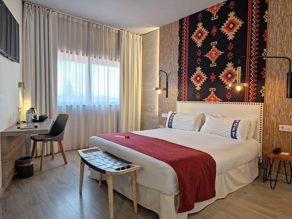 Deluxe Suite - Photo 5