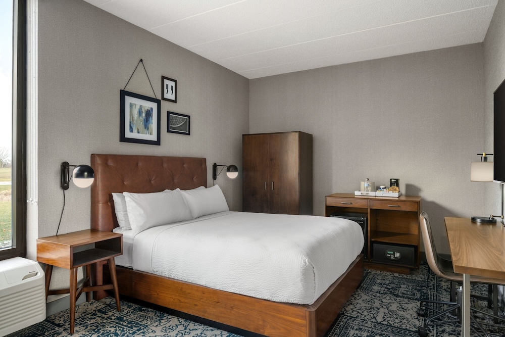 Traditional Room, 1 King Bed - Photo 2