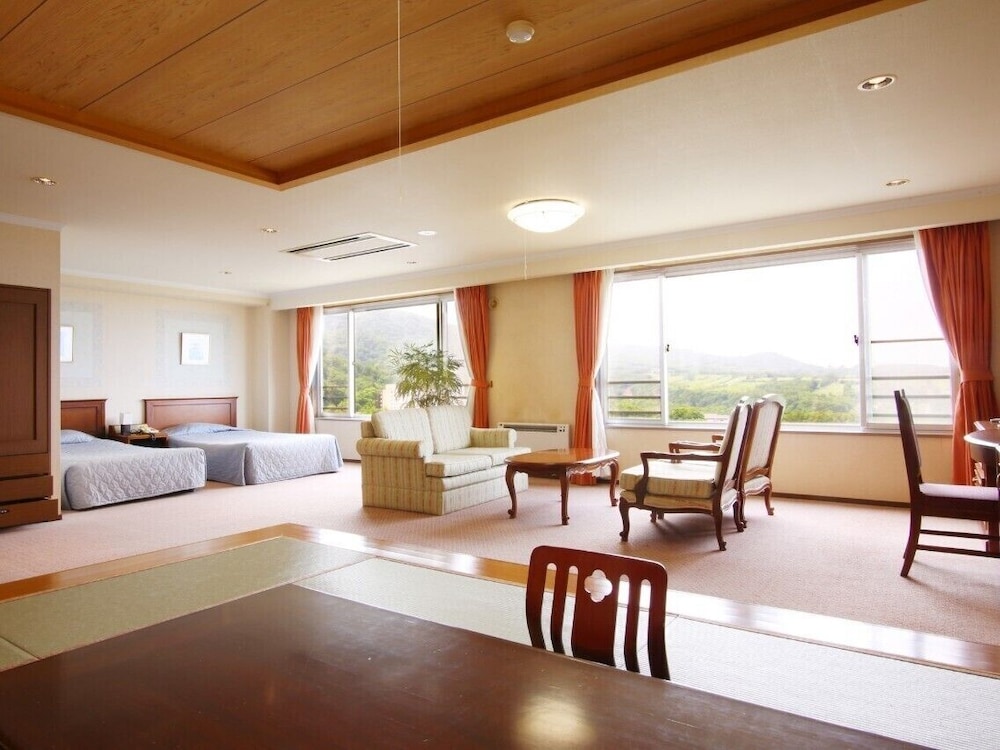 Japanese Western Style Room with Japanese Futon, Non-Smoking, West Wing, 9th or 10th Floor photo 3