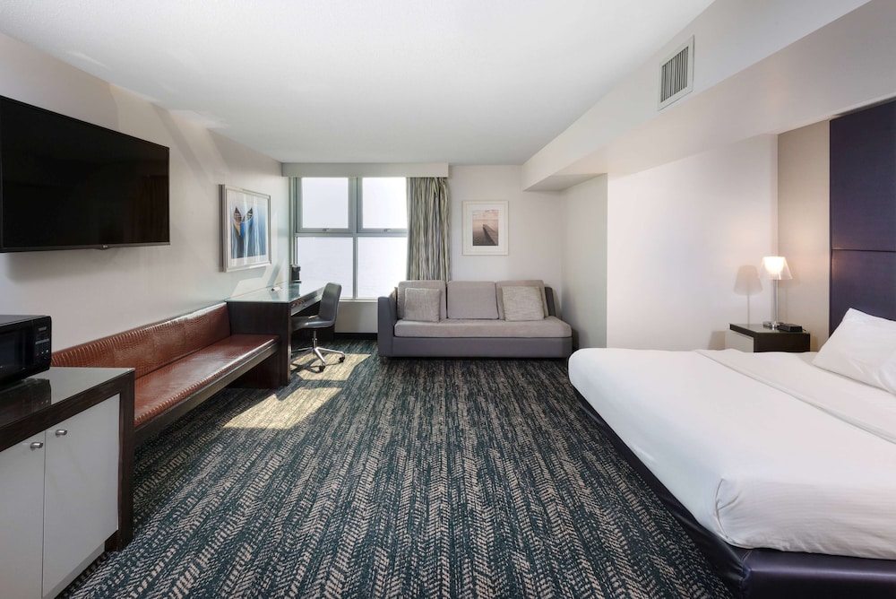 Business Room, 1 King Bed, Non Smoking - Photo 2